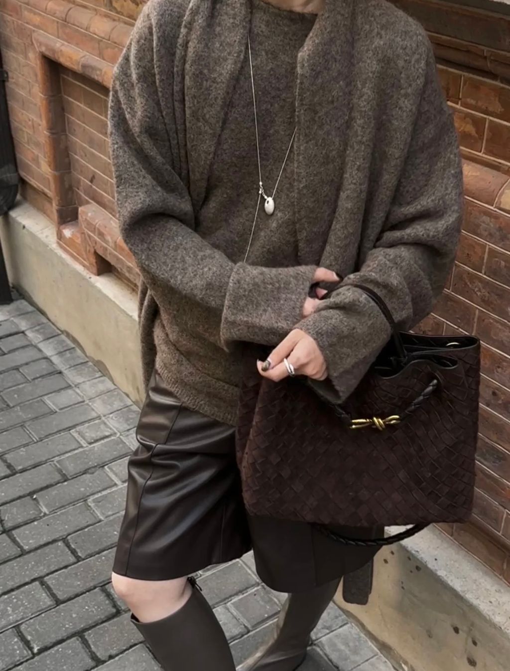 BOTTEGA VENETA ANDIAMO 麂皮深棕 小號:中號IMG_0079