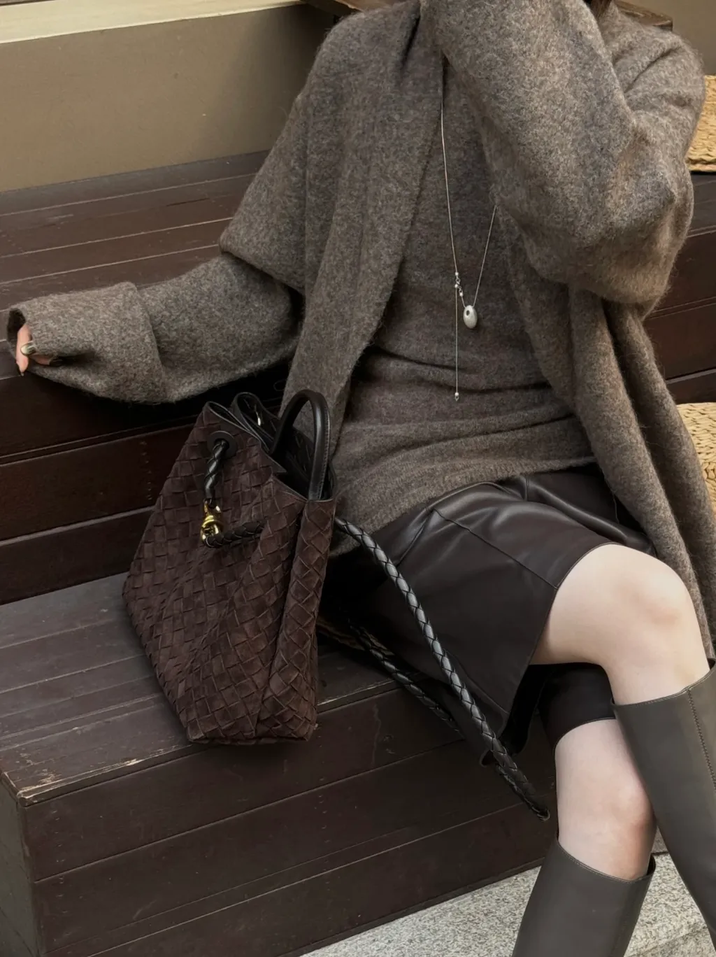 BOTTEGA VENETA ANDIAMO 麂皮深棕 小號:中號IMG_0077