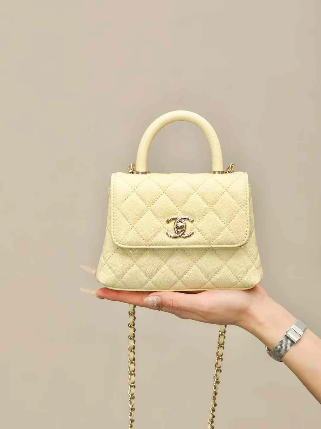 CHANEL 24K COCO HANDLE 經典手柄 魚子醬牛皮鏈條包 淡黃 NANO 16.10.45