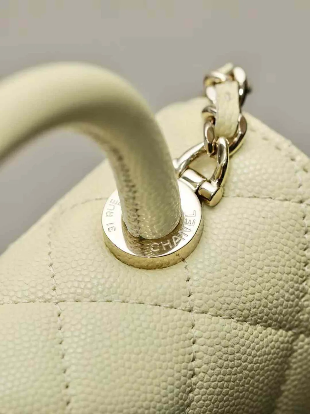 CHANEL 24K COCO HANDLE 經典手柄 魚子醬牛皮鏈條包 淡黃 NANO 16.11.08