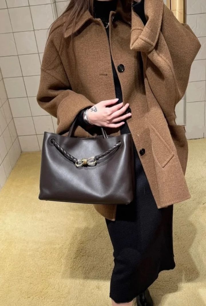BOTTEGA VENETA ANDIAMO 光面牛皮肩背包 巧克力色 小號:中號小