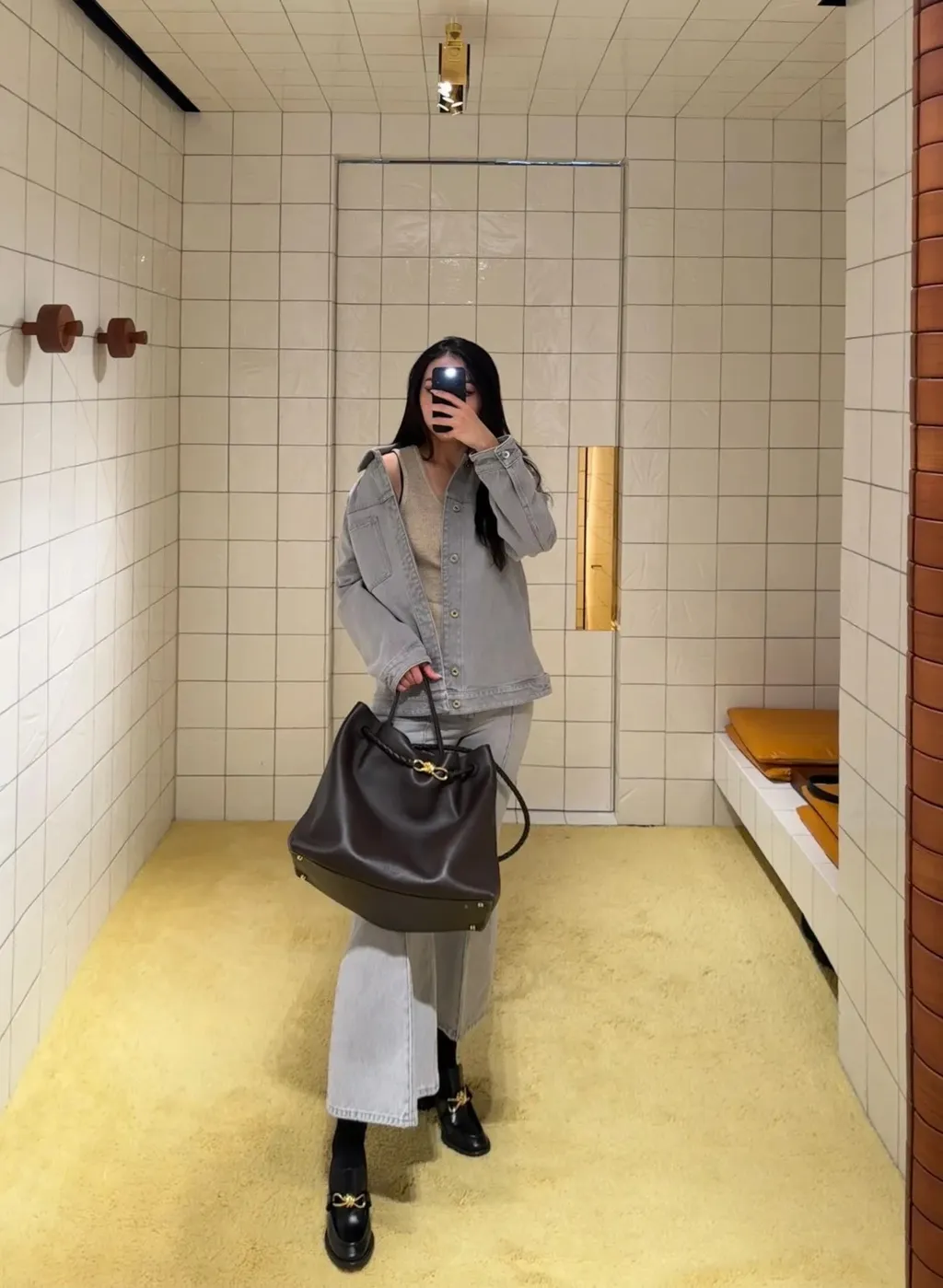 BOTTEGA VENETA ANDIAMO 光面牛皮肩背包 巧克力色 中號:大號-2