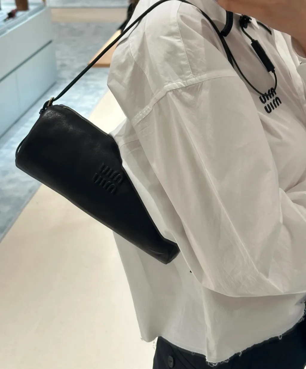 MIUMIU 迷你小圓筒腋下包 多色IMG_0196