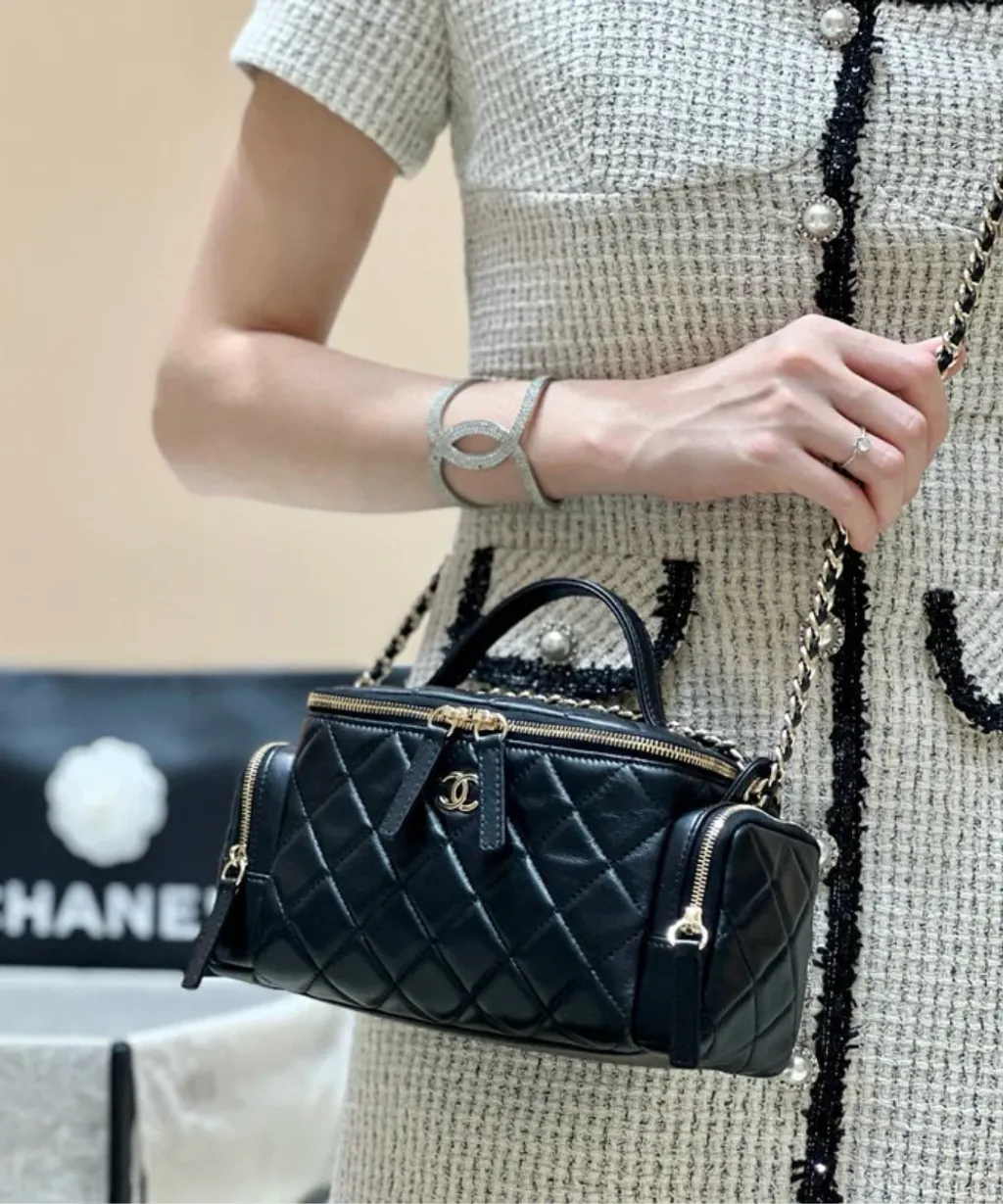 CHANEL 24K 手柄相機包 黑色 焦糖色5