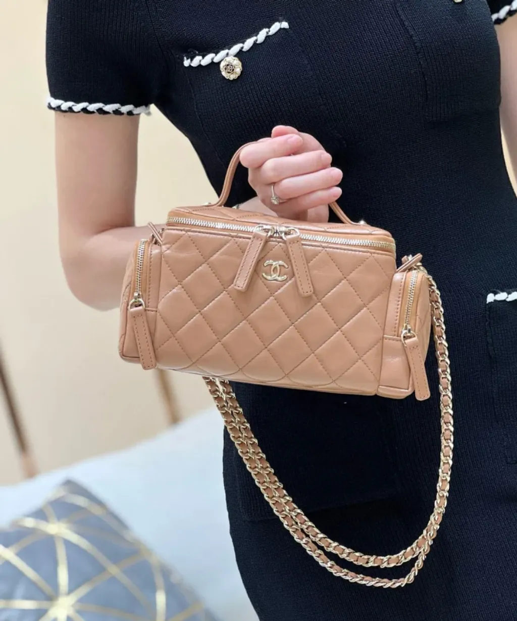 CHANEL 24K 手柄相機包 黑色 焦糖色3