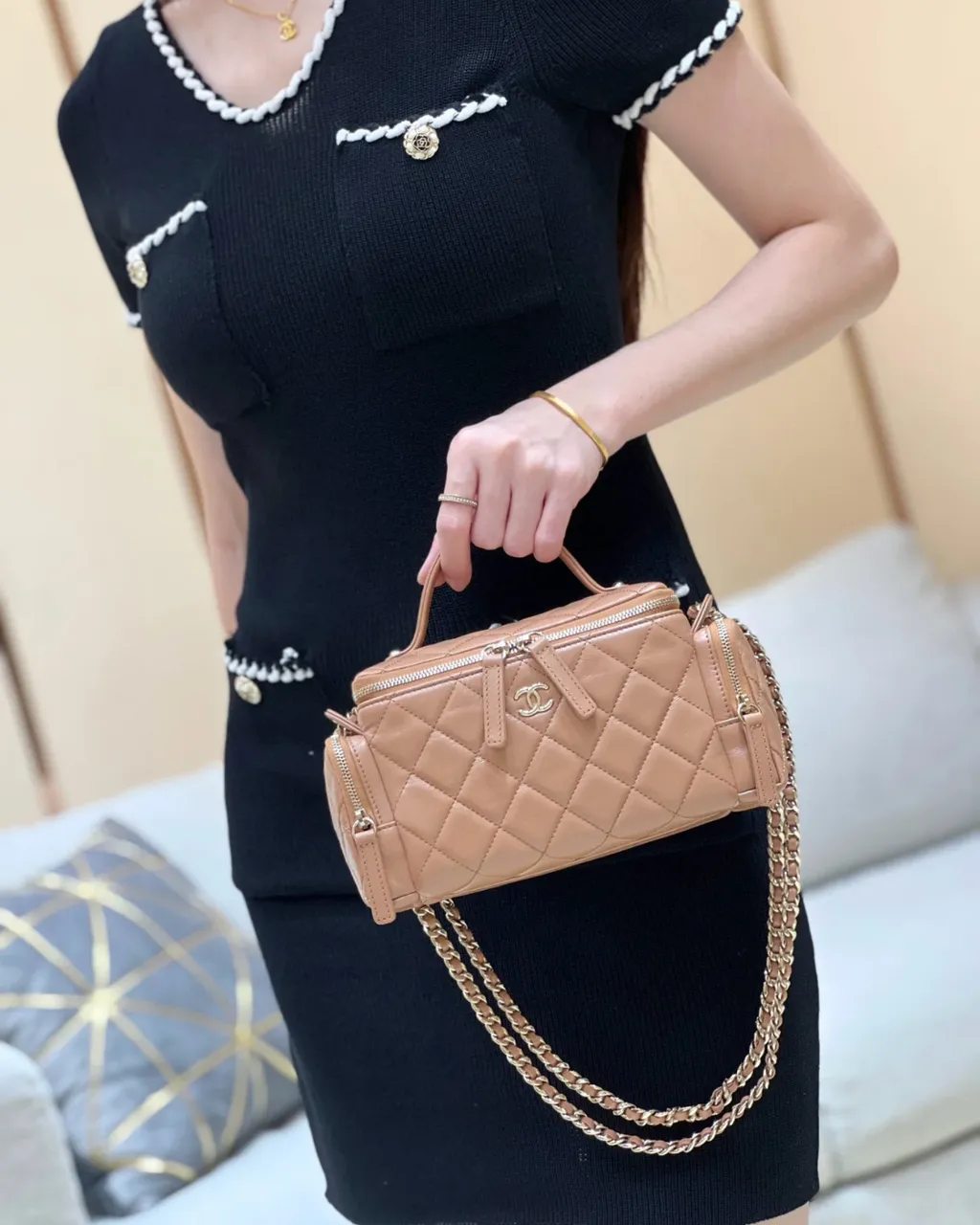 CHANEL 24K 手柄相機包 焦糖色IMG_0214