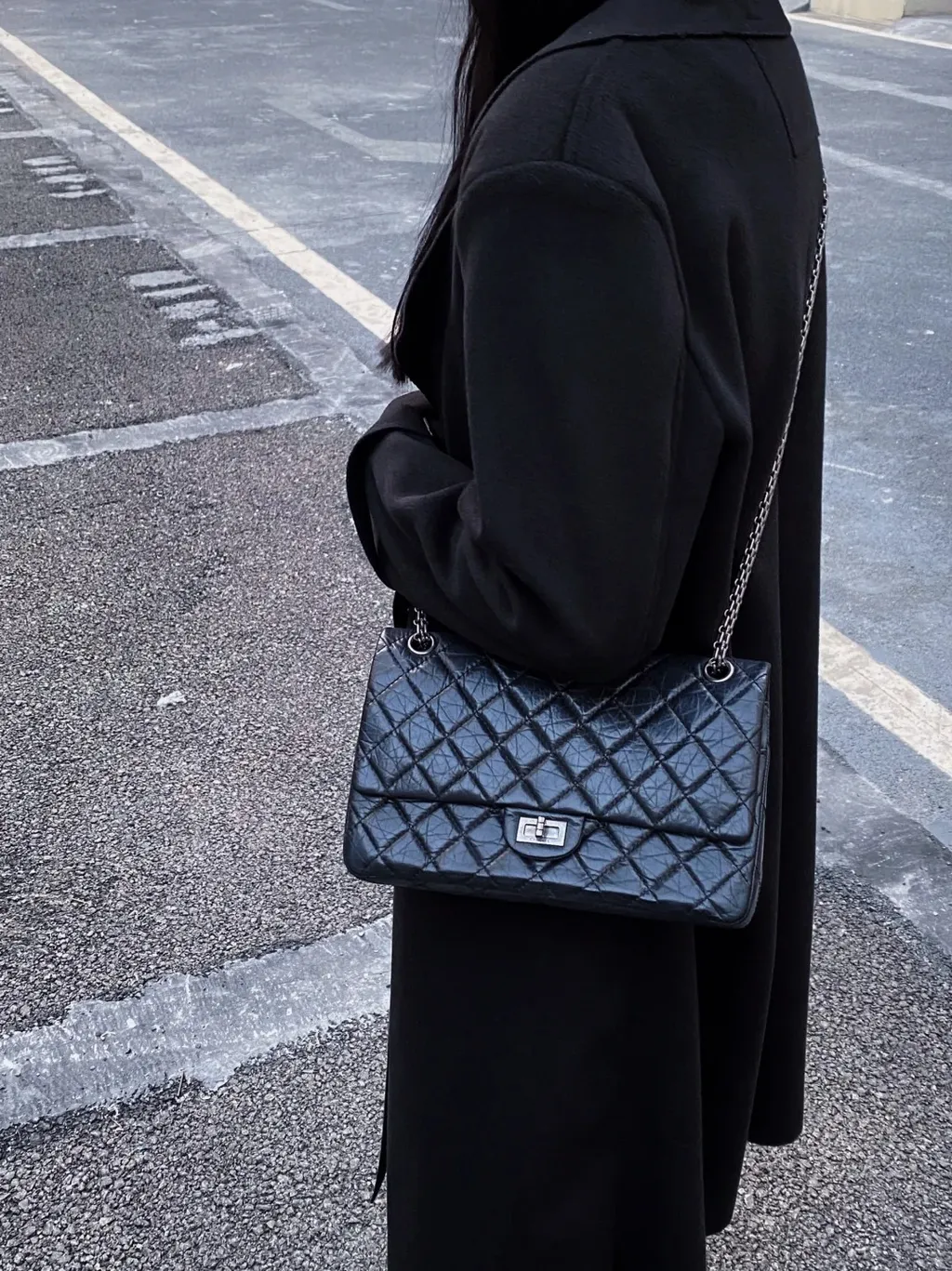CHANEL 2.55 油蠟牛皮鏈條包 黑銀-4