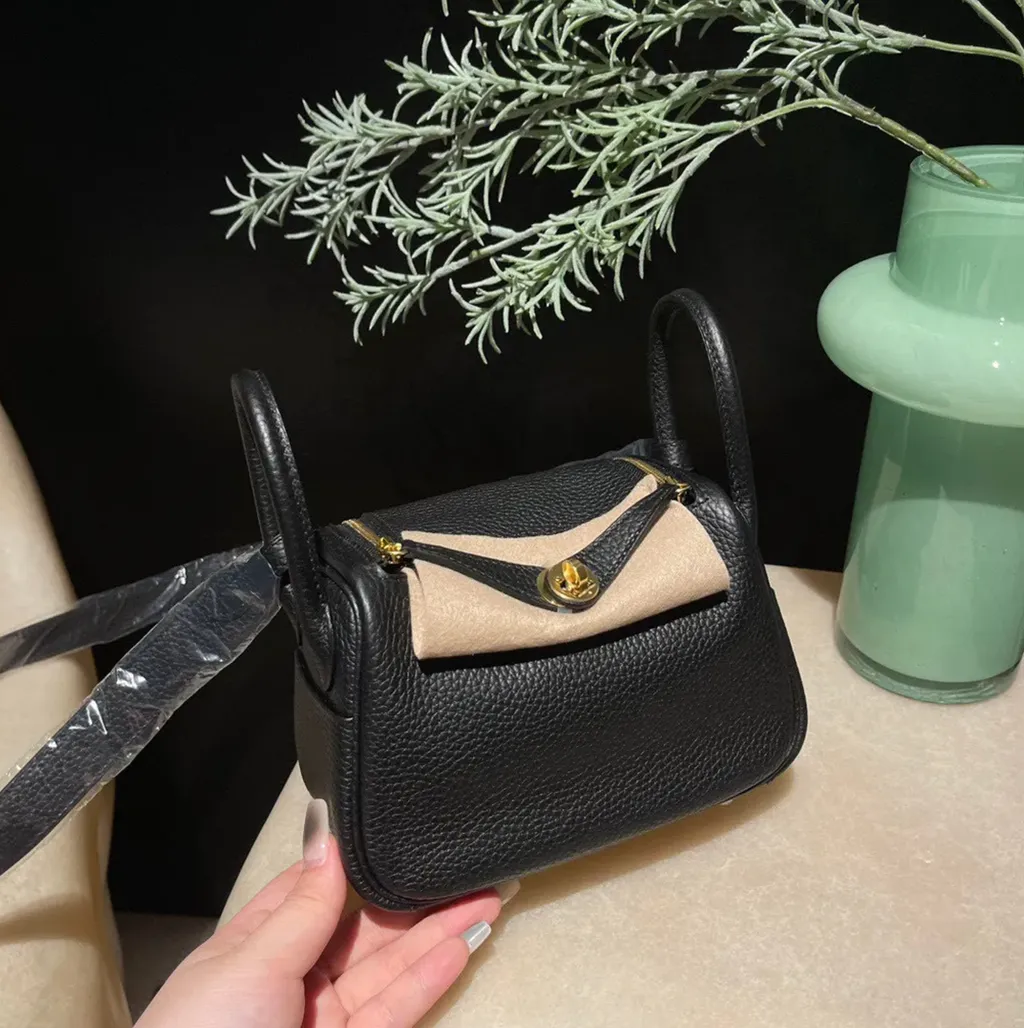 HERMES MINI LINDY CLEMENCE皮 89黑色 金扣 琳迪包 下午2.40.40