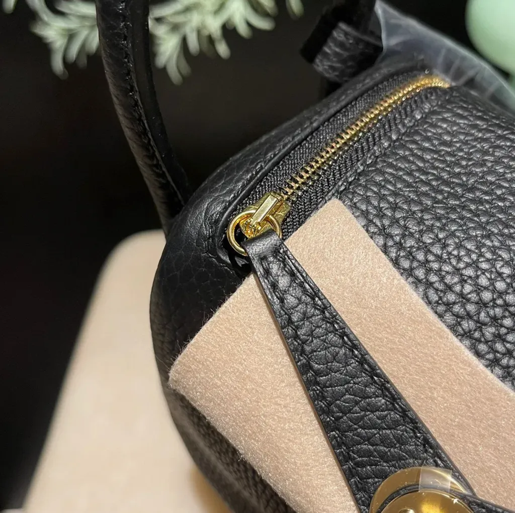 HERMES MINI LINDY CLEMENCE皮 89黑色 金扣 琳迪包 下午2.41.22