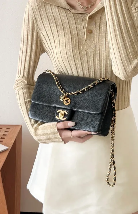 CHANEL 24K 黑金魚子醬口蓋包 CF23-2