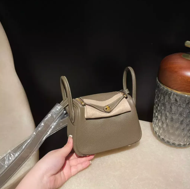HERMES LINDY CLEMENCE皮 18大象灰色 金扣 琳迪包 下午3.55.01