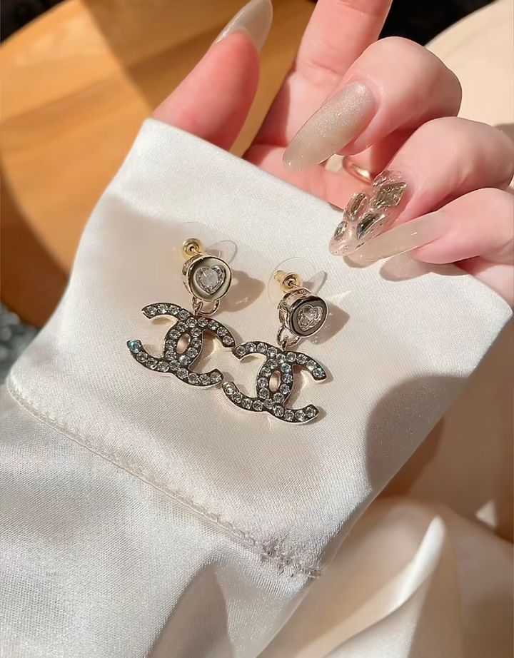 CHANEL 愛心水鑽雙C耳環