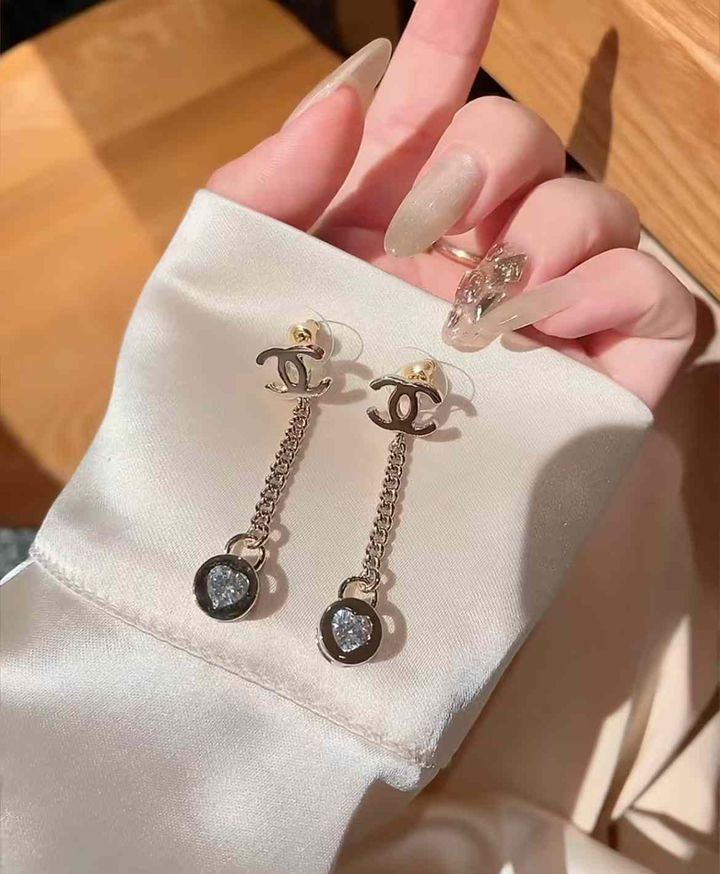 CHANEL 鏈條小愛心水鑽吊墜耳環
