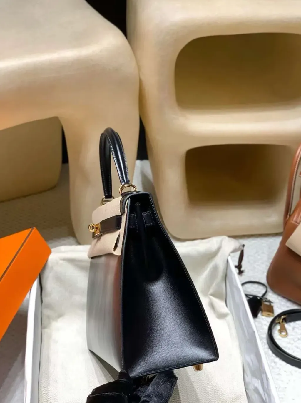 HERMES KELLY BOX皮 外縫 89黑色 金扣 凱莉包  下午3.00.36