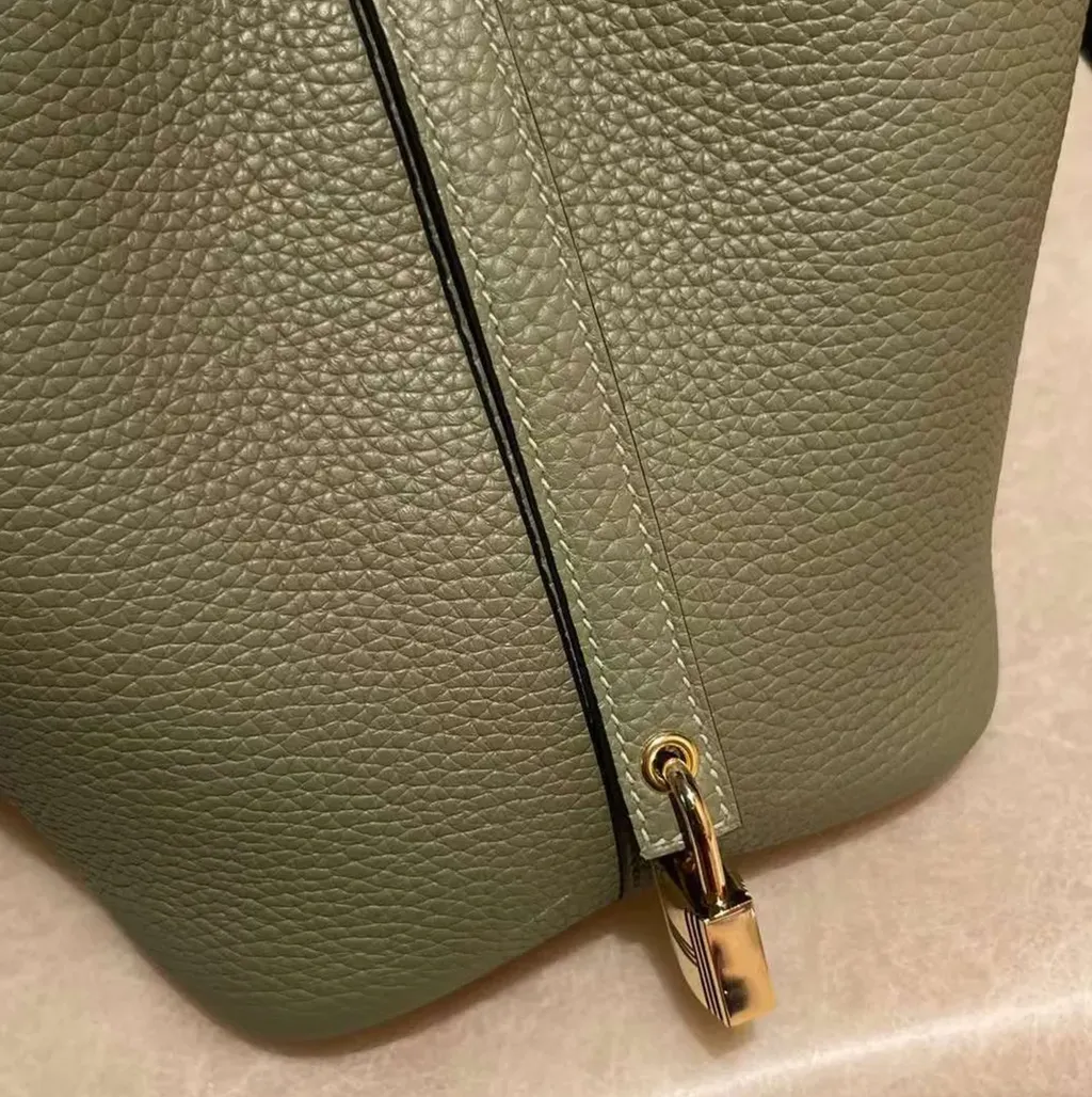 HERMES PICOTIN CLEMENCE皮 Q1鼠尾草綠色 金扣 菜籃子 上午11.16.57