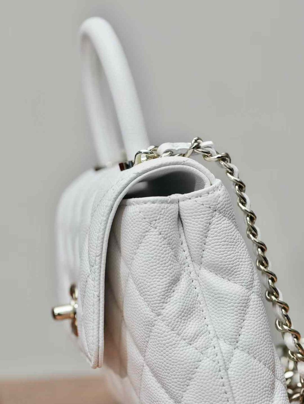 CHANEL 24K COCO HANDLE 經典手柄 魚子醬牛皮口蓋包 白色 NANO 11.15.39