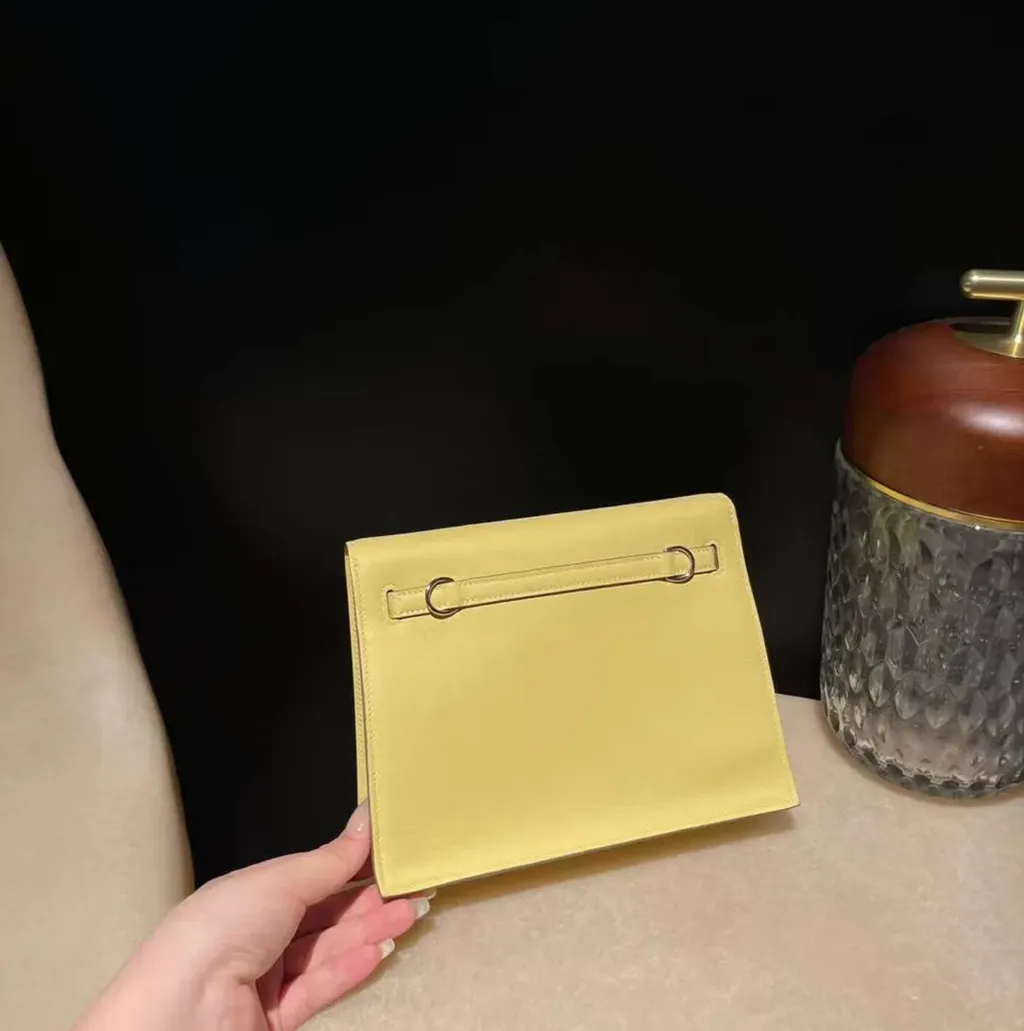 HERMES KELLY DANSE  EVERCOLOR皮 1Z小雞黃 銀扣 跳舞包  下午2.00.46