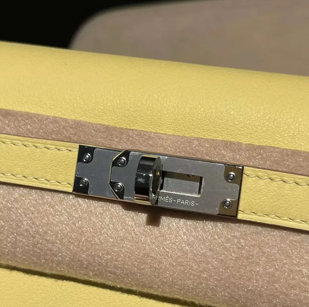 HERMES KELLY DANSE  EVERCOLOR皮 1Z小雞黃 銀扣 跳舞包  下午2.00.34