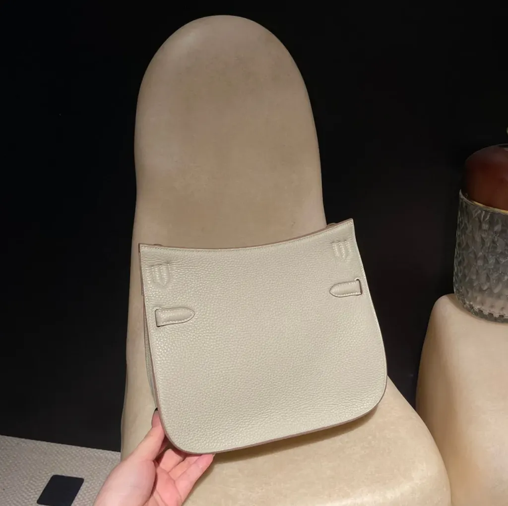 HERMES JYPSIERE CLEMENCE皮 8L冰川白色 金扣 吉普賽包 下午3.50.36