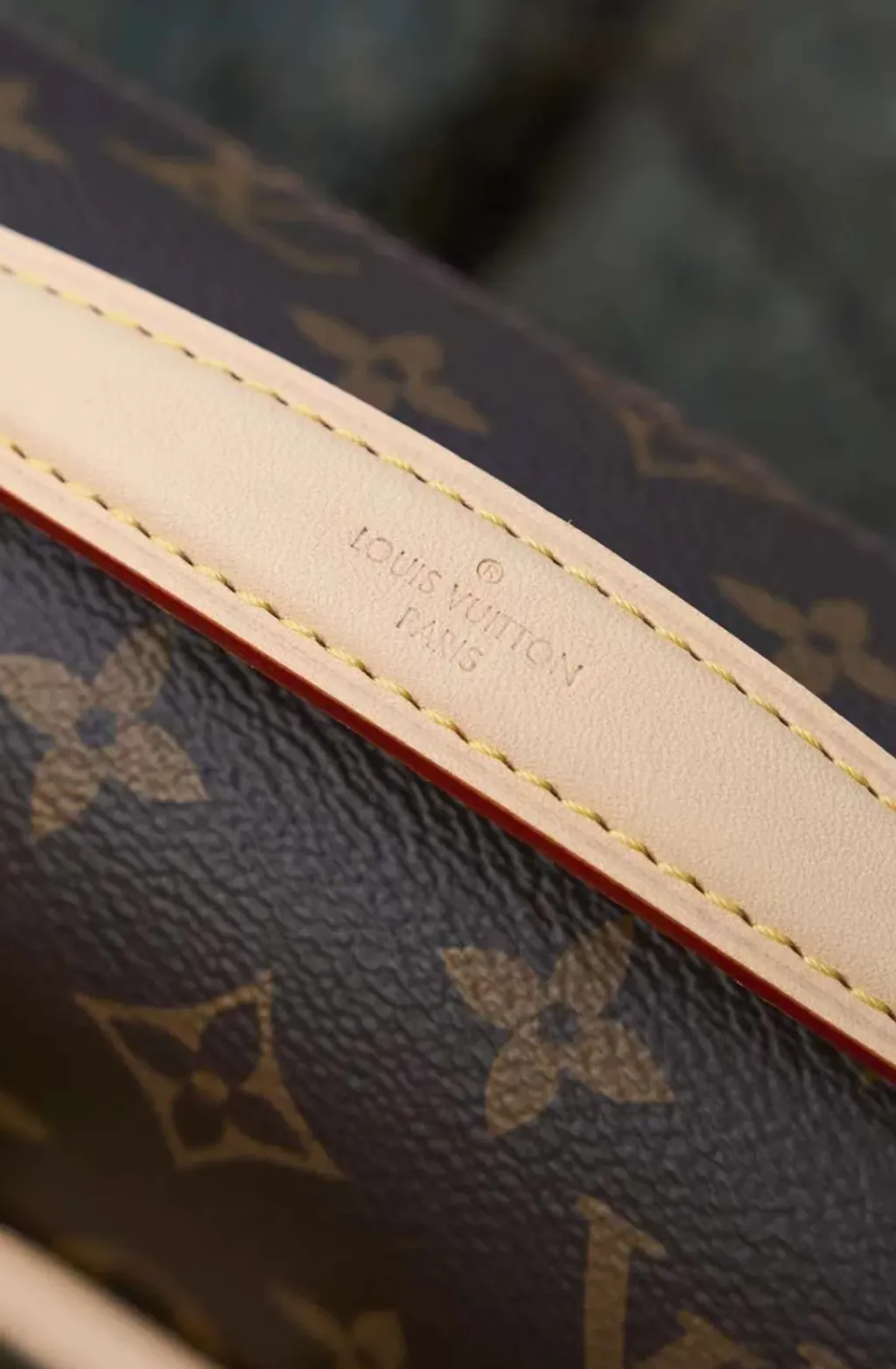 LV POCHETTE METIS EAST WEST 小郵差包 老花款 M46279  下午5.48.36
