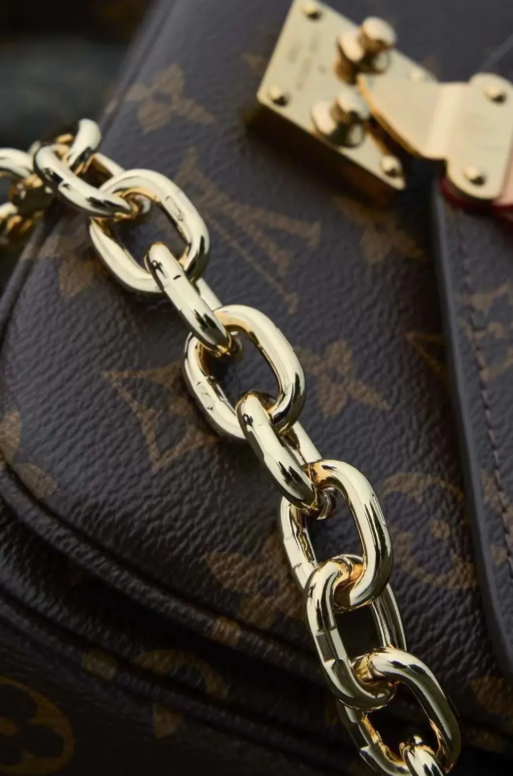 LV POCHETTE METIS EAST WEST 小郵差包 老花款 M46279  下午5.48.32