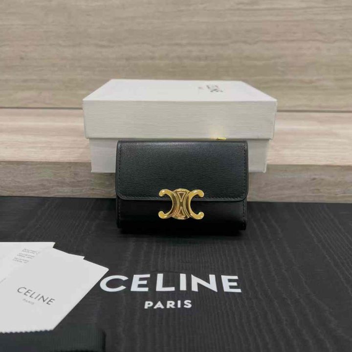 CELINE TRIOMPHE 亮澤牛皮革短款零錢卡包 15.24.45