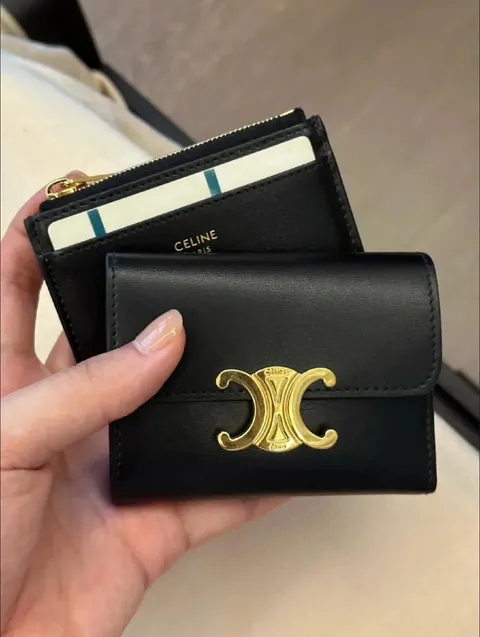 CELINE TRIOMPHE 亮澤牛皮革短款零錢卡包-1