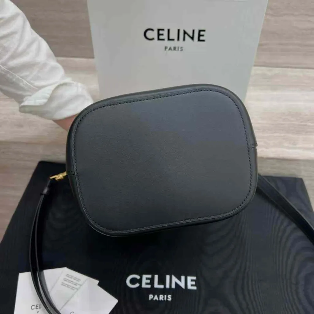 CELINE LOUISE 光滑牛皮革水桶包 小號 淡杏色 16.25.50