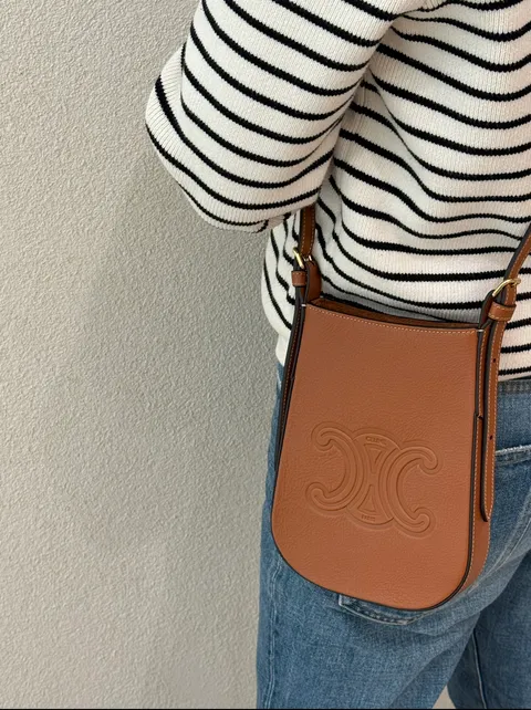 CELINE MINI HELOISE手機包 杏色:棕色IMG_0517