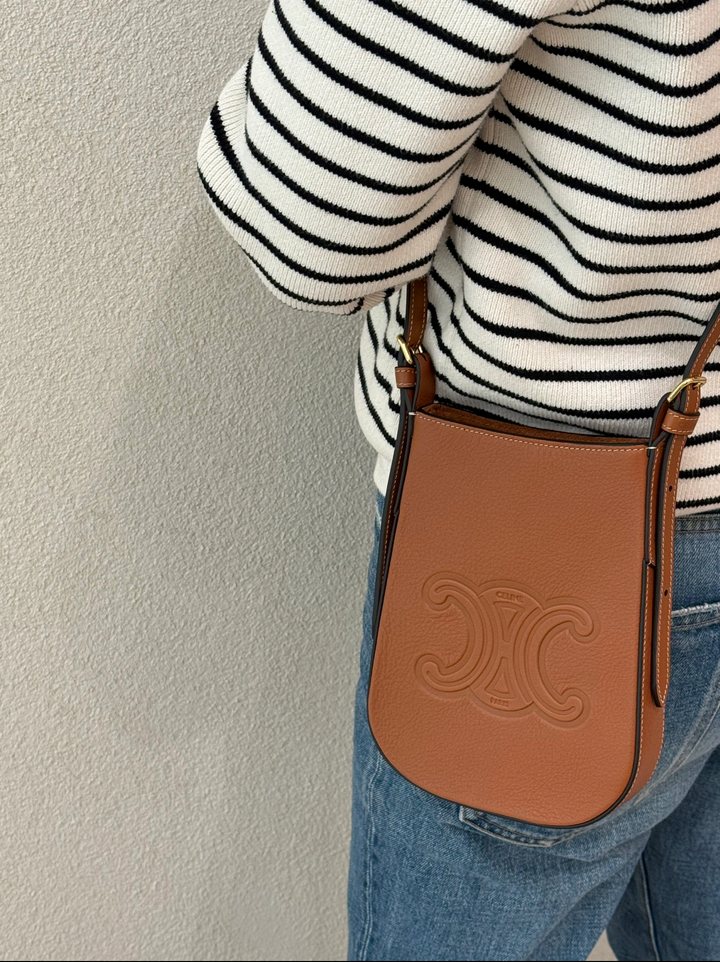 CELINE MINI HELOISE手機包 杏色:棕色IMG_0517