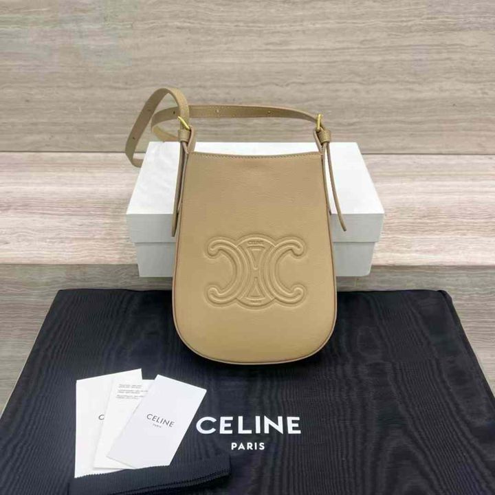 CELINE HELOISE 手機包 杏色:棕色16.32.00