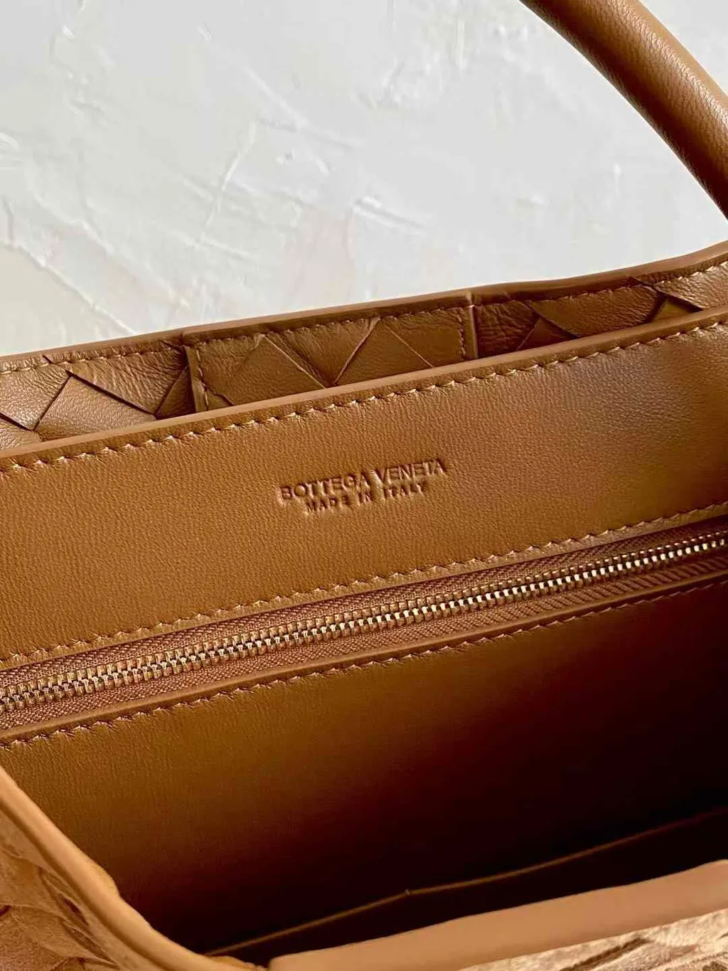 BOTTEGA VENETA ANDIAMO 麂皮肩背包 淺棕 三個尺寸11.31.33 1