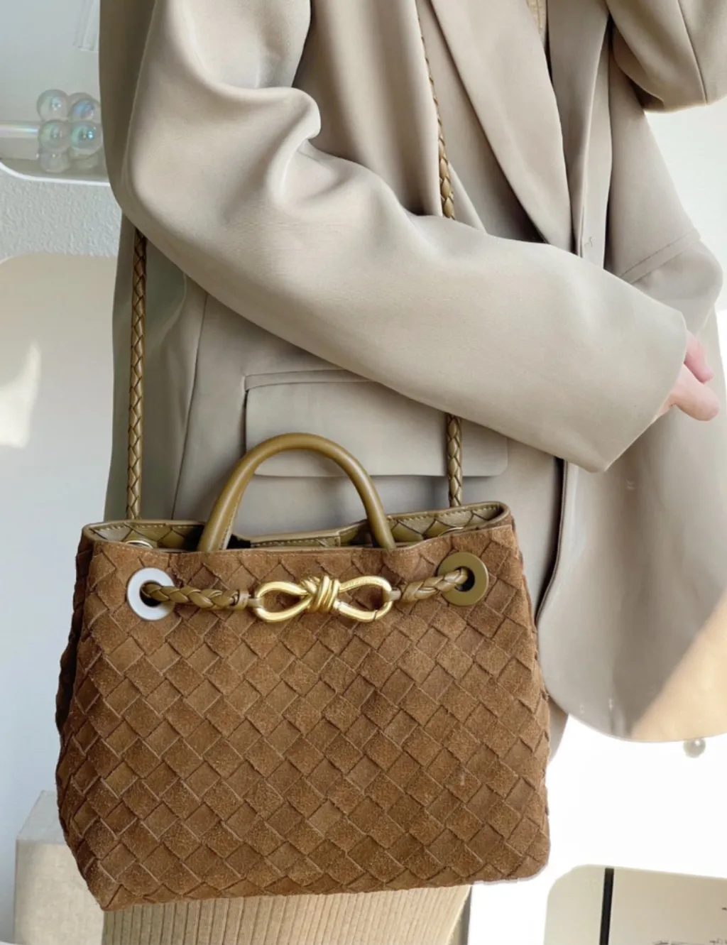 BOTTEGA VENETA ANDIAMO 麂皮肩背包 淺棕 三個尺寸4