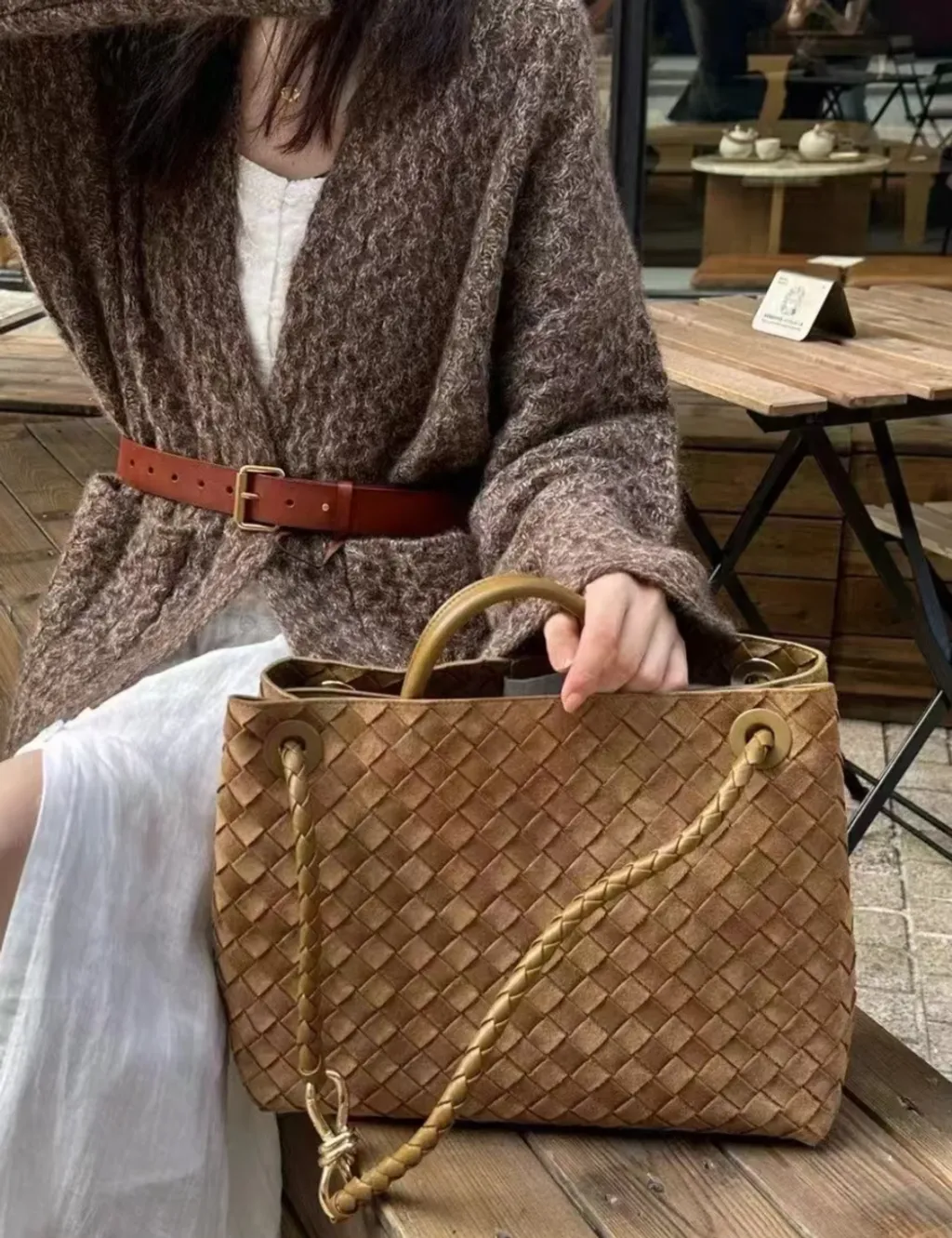 BOTTEGA VENETA ANDIAMO 麂皮肩背包 淺棕 三個尺寸3
