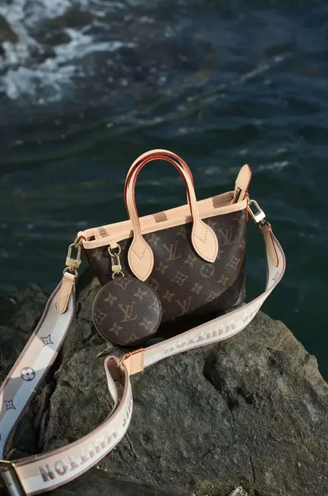 LV NEVERFULL BB 寬背帶托特包 M46705