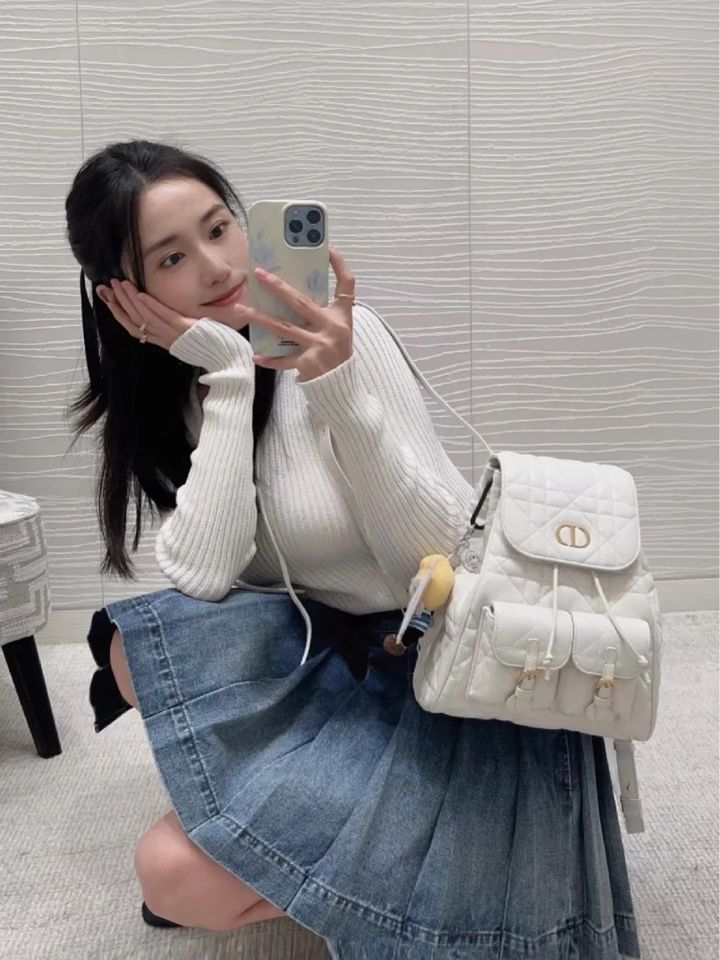 Dior新款双肩包很可爱捏～中号小号对比_8_甜者_来自小红书网页版