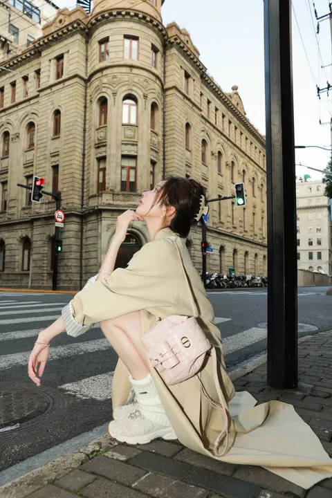𝐂𝐥𝐞𝐚𝐧𝐟𝐢𝐭🍁漫步外滩街头_4_NeeNeer_来自小红书网页版