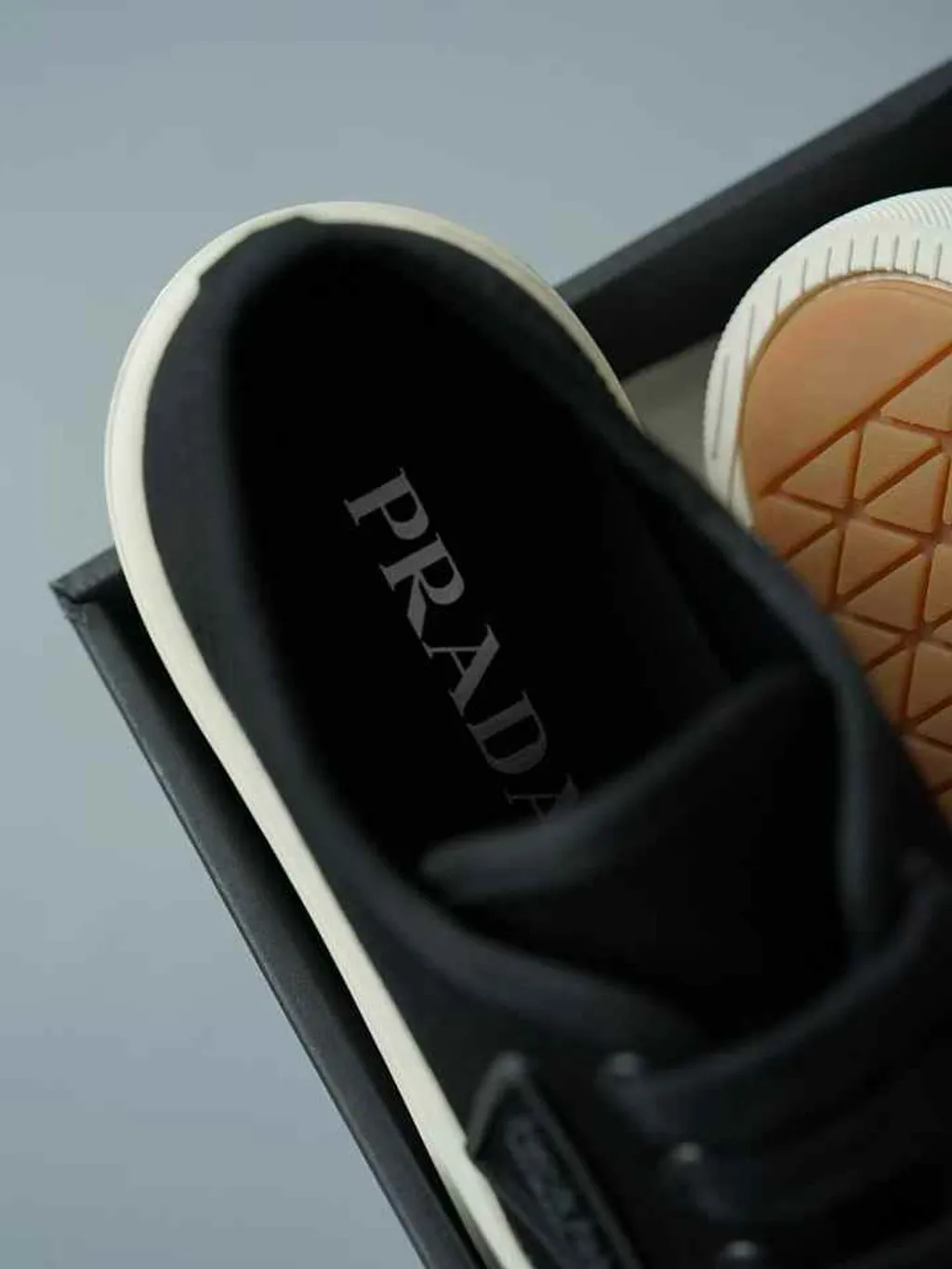 PRADA 24SS 奶茶餅乾鞋16.03.06