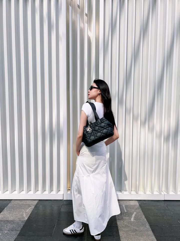 包包OOTD｜用Toujours解锁拍照新姿势📷_3_李李Lee_来自小红书网页版