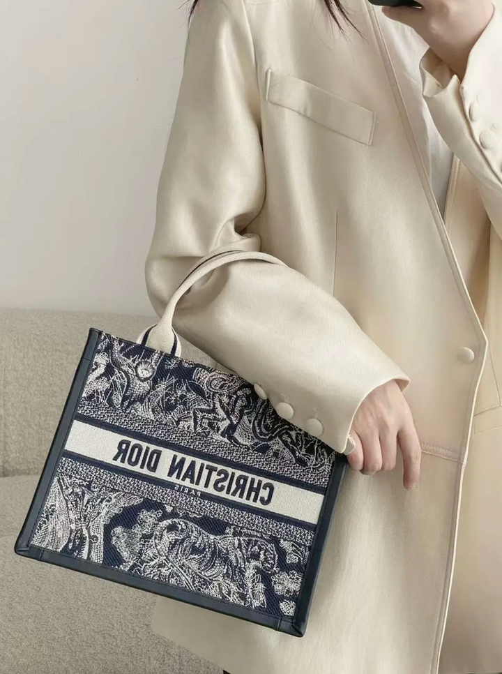 DIOR BOOK TOTE 托特包 背帶款 老虎款藍米白 下午2.52.07