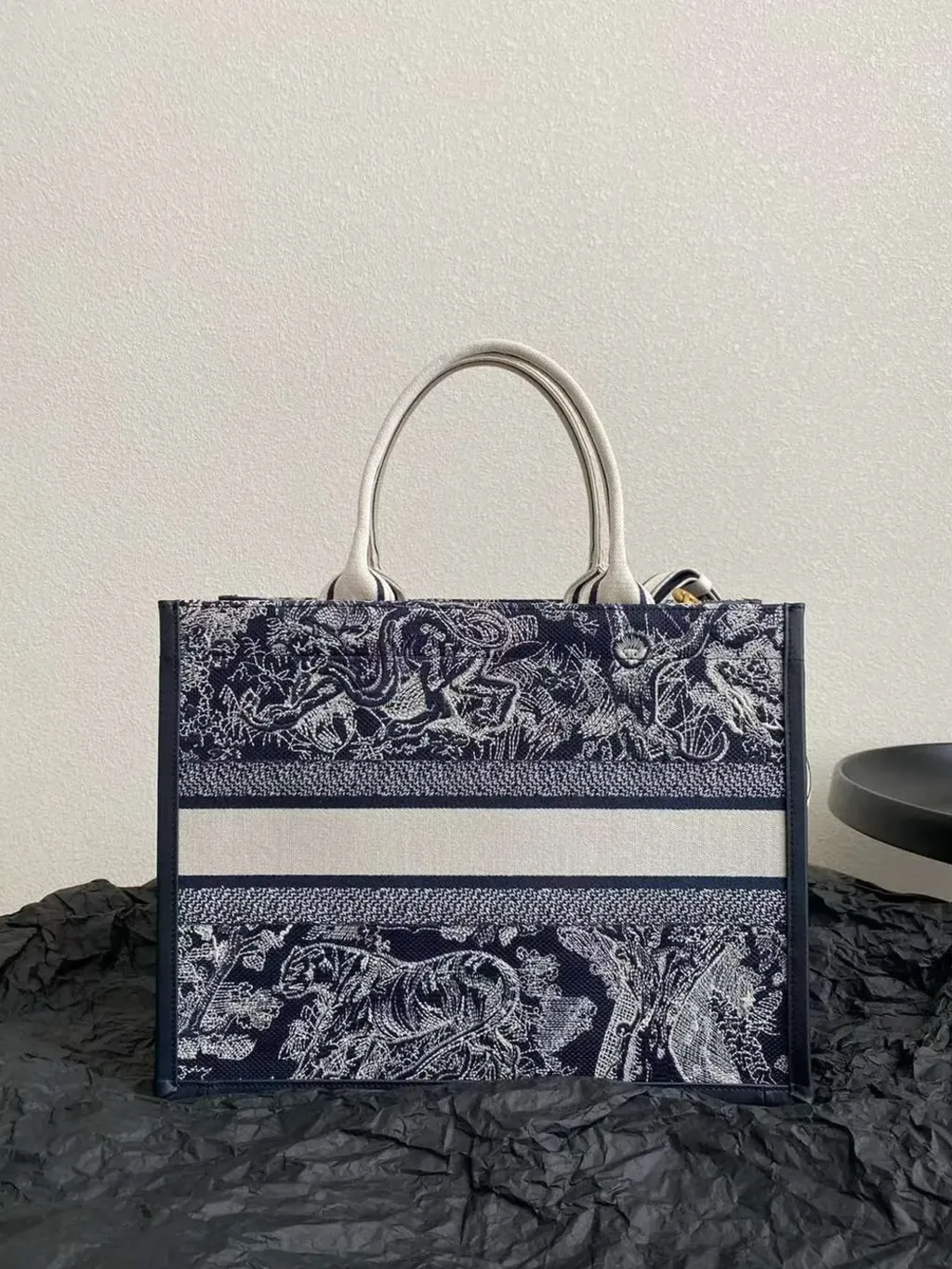 DIOR BOOK TOTE 托特包 背帶款 老虎款藍米白 下午2.51.11