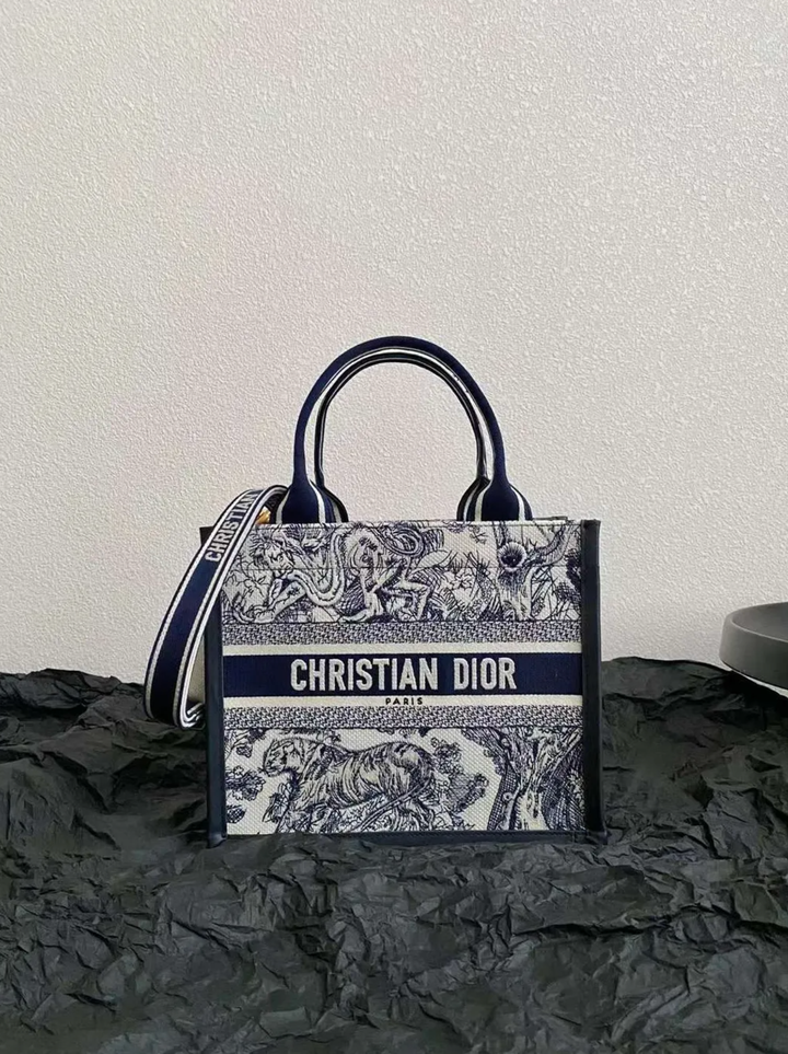 DIOR BOOK TOTE 托特包 背帶款 老虎款白藍 下午3.14.51