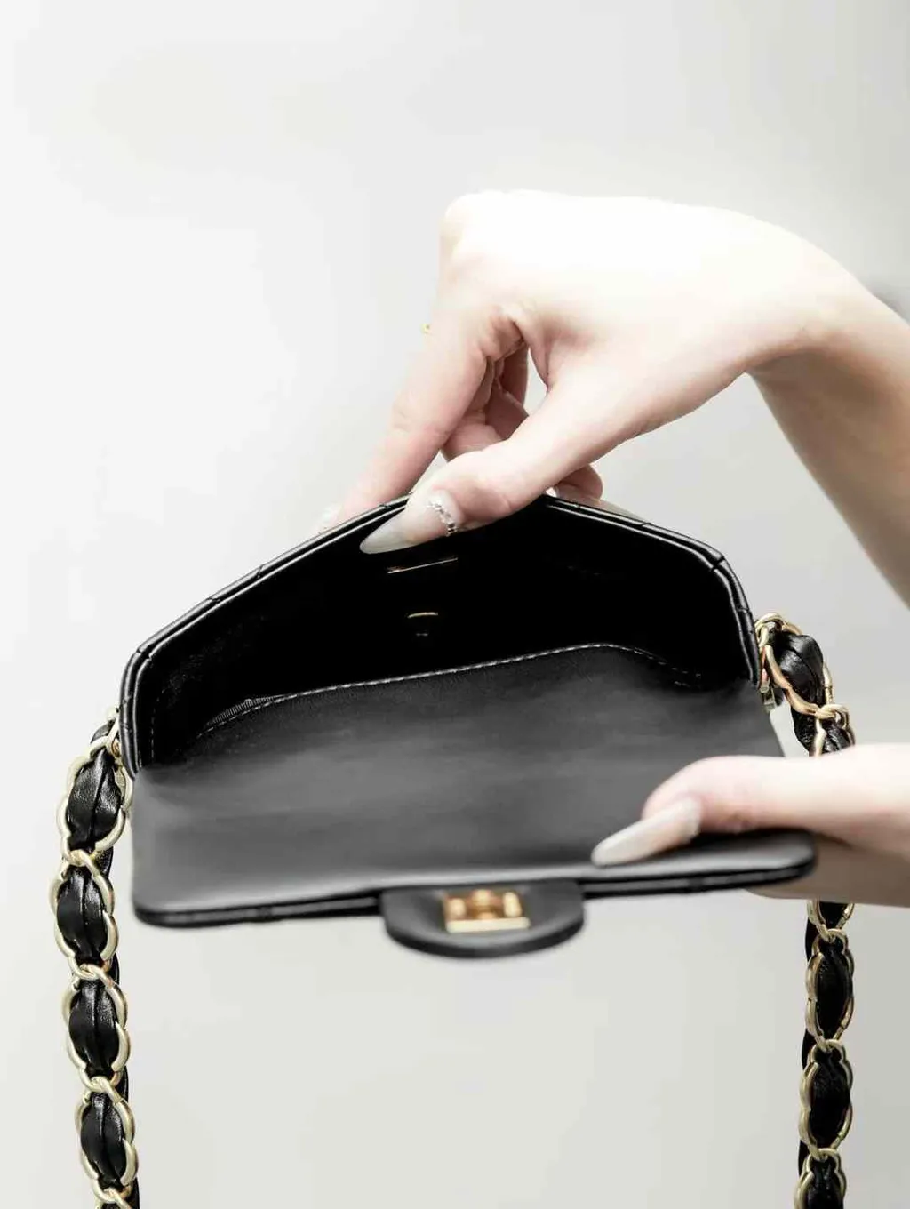 CHANEL 24K CF MINI 粗鏈條口蓋包10.51.44