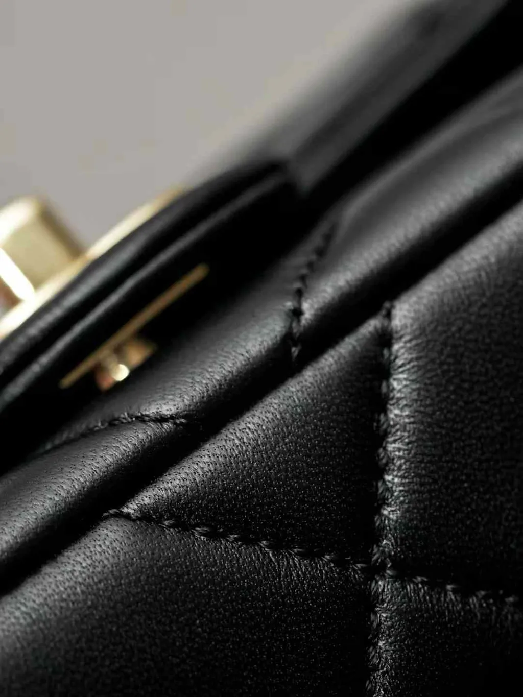 CHANEL 24K CF MINI 粗鏈條口蓋包10.51.49