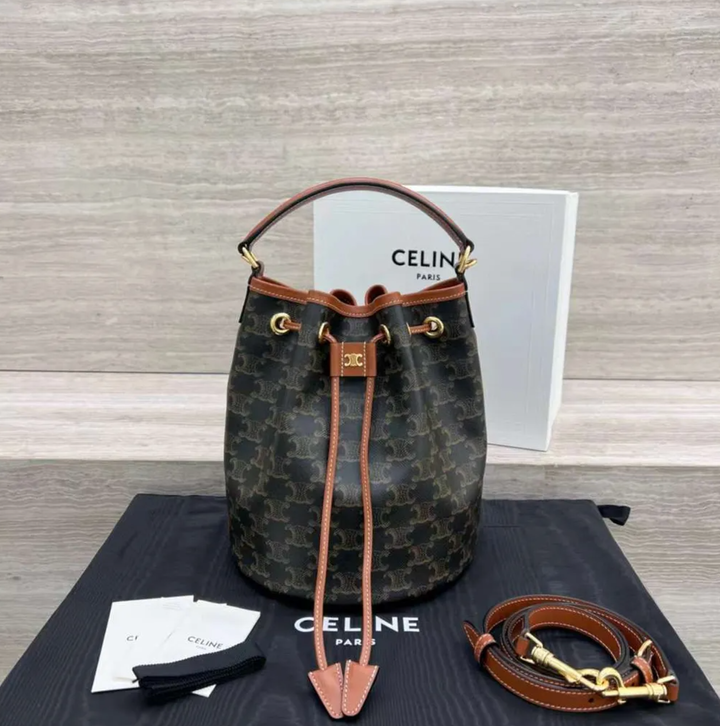 CELINE CLARA 標誌印花水桶包  下午2.05.59