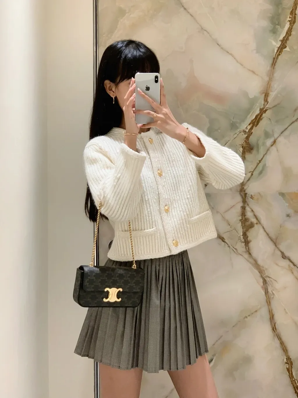 CELINE ootd｜🤍精致优雅白fufu小公主👑_1_Yesahana_来自小红书网页版