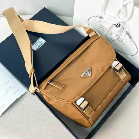 PRADA 2024 SUMMER 尼龍郵差包 2VD06612.18.39
