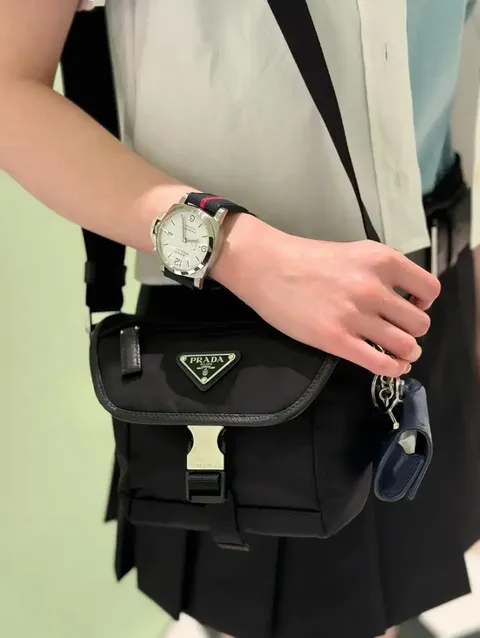 PRADA 2024 SUMMER 尼龍郵差包 2VD070