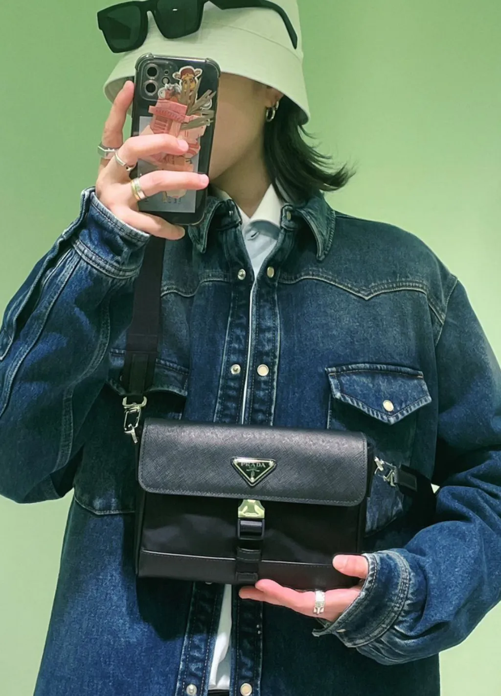 PRADA 十字牛皮拼尼龍手機包 2VD0531