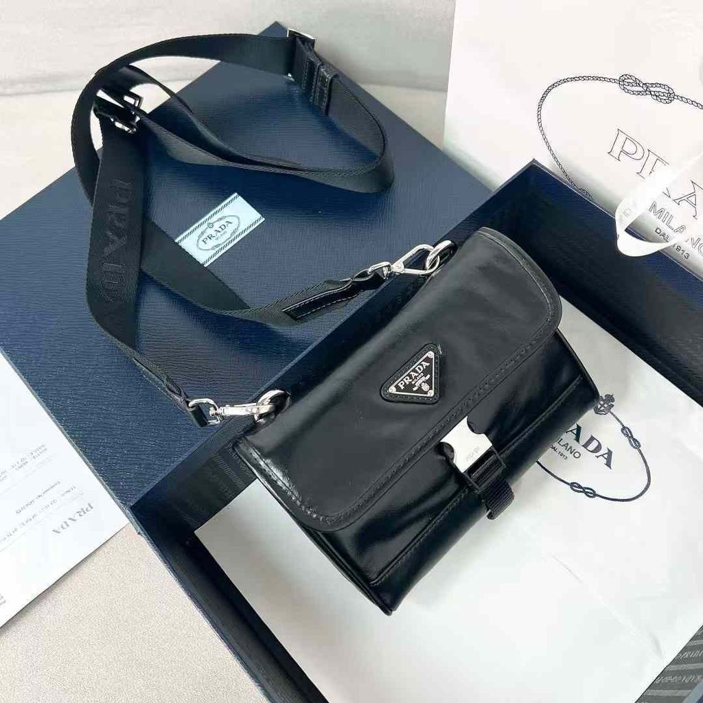 PRADA 油蠟皮手機包 2ZH108 兩色2